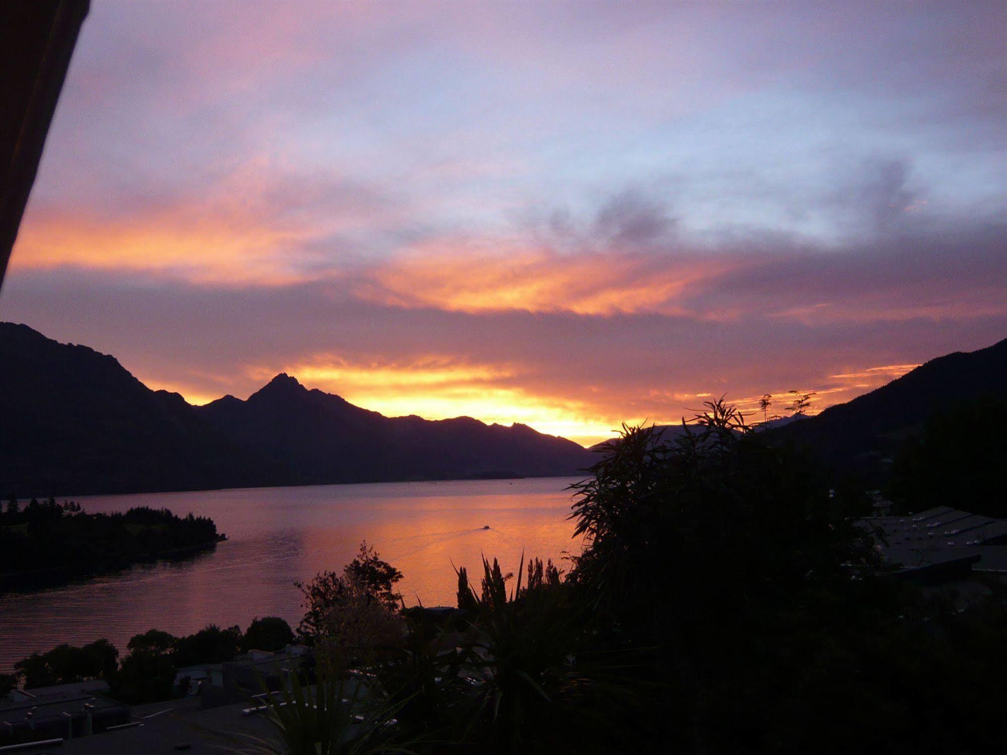 The B & B On The Hill Queenstown Exterior photo